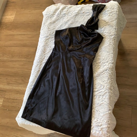 Dress - Picture 2 of 6